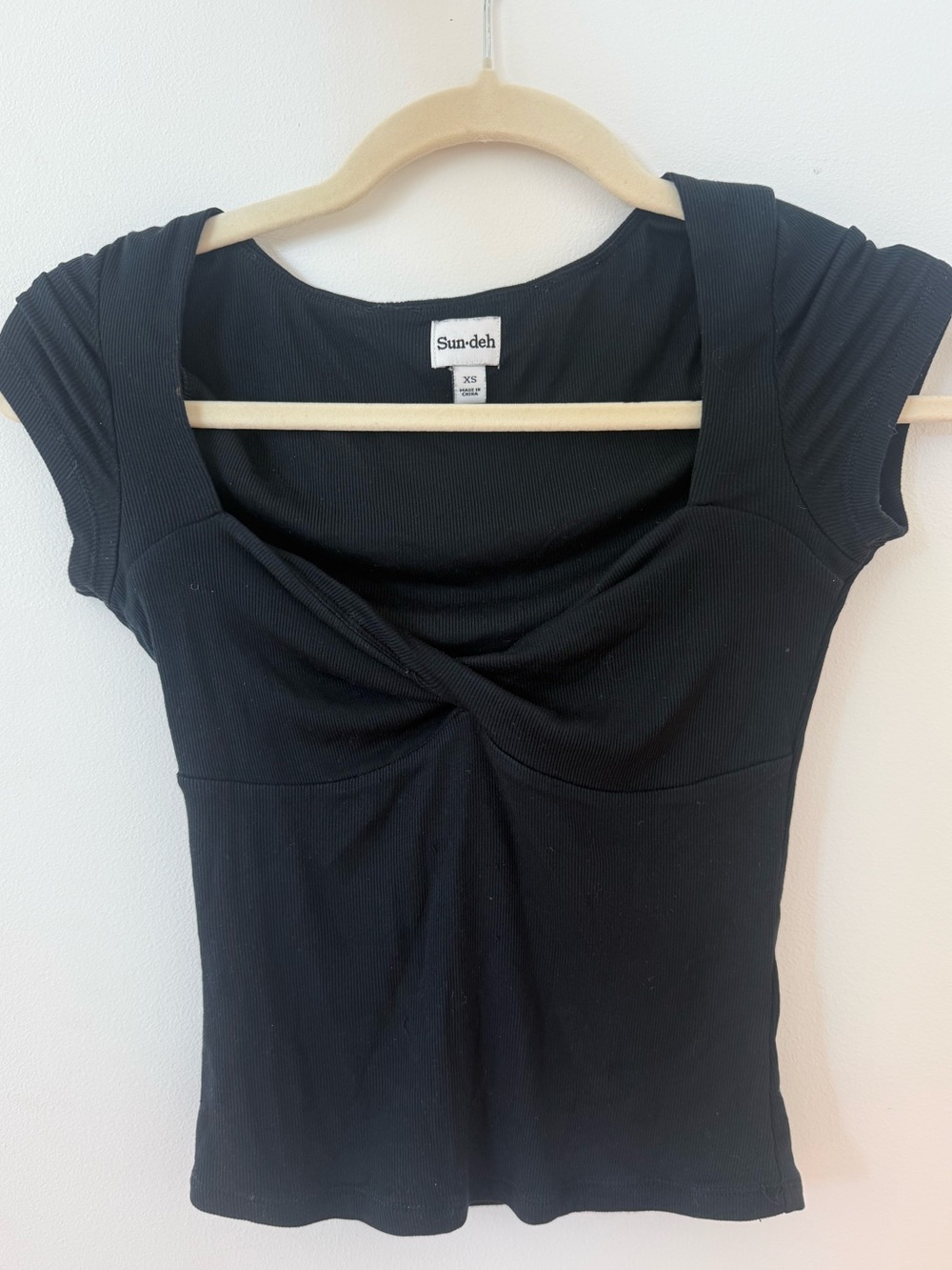 Aritzia Black Twist-Front Cap Sleeve Top